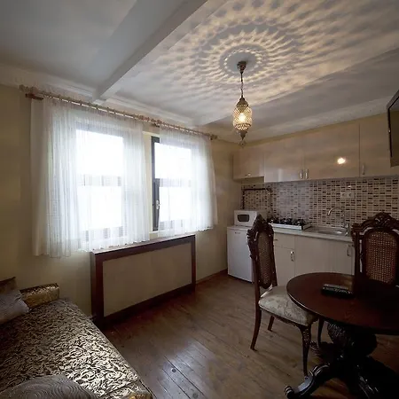 מלון דירות Palation House 3*